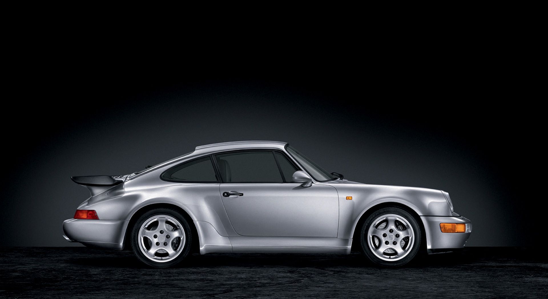 Porsche 911 turbo generacji 964 z roku 1990 (fot. Porsche)