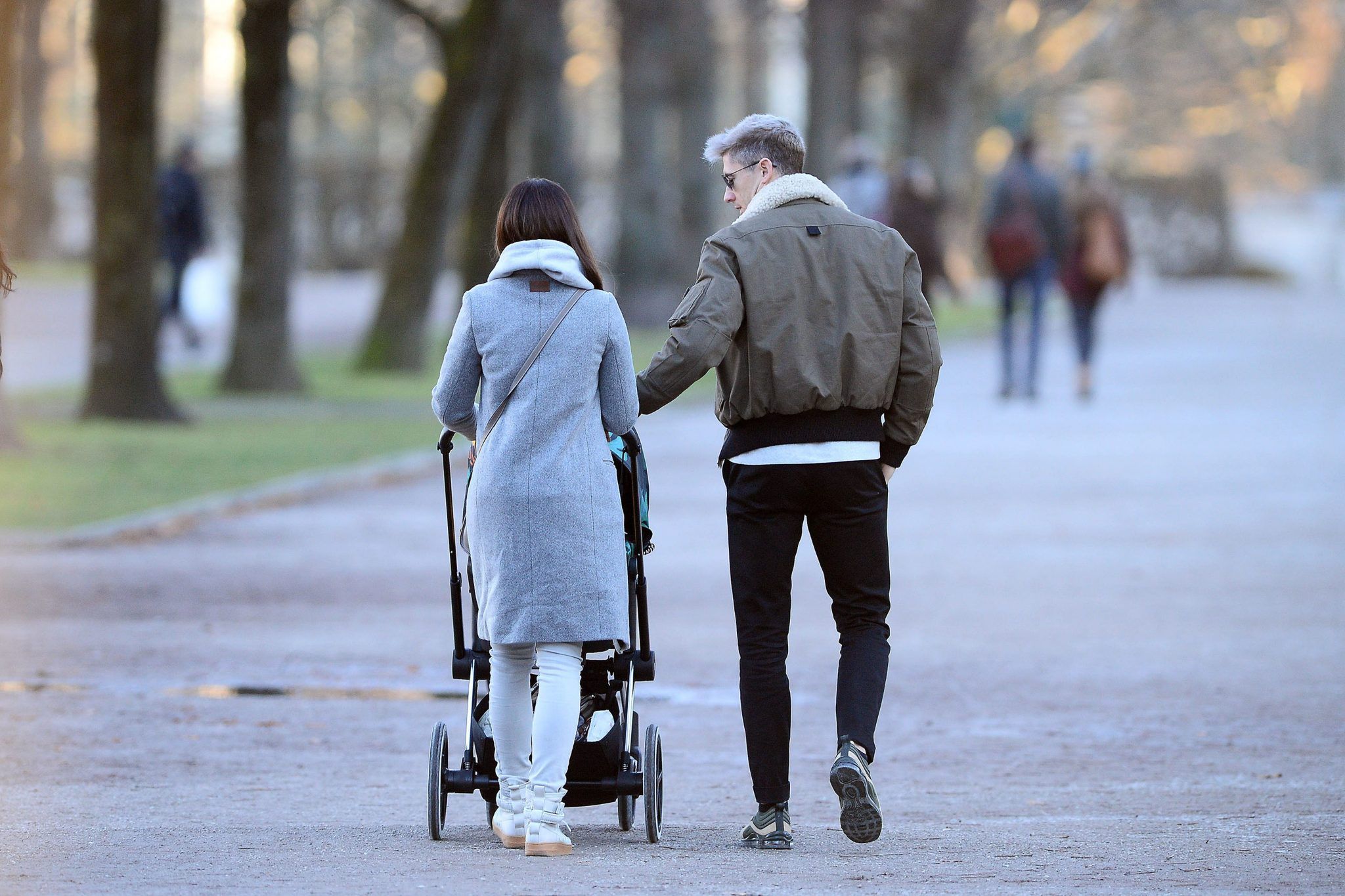 Robert i Ania Lewandowscy spacerują po centrum Monachium