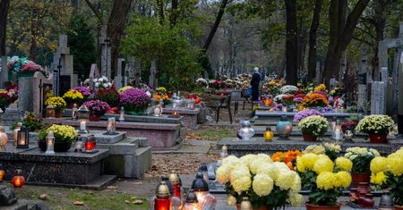 Opłata za pogrzeb w polskim Kościele. W połowie parafii jest stały cennik
