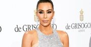 Kim Kardashian też przyleciała do Cannes. Pokazała luksusy, w jakich podróżuje i błysnęła kreacją na imprezie marki biżuterii
