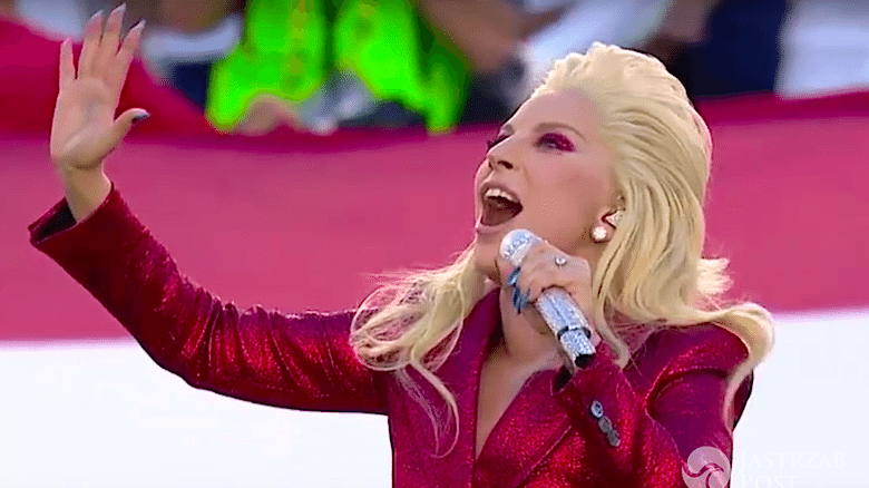 Lady Gaga na Super Bowl 2016 śpiewa hymn