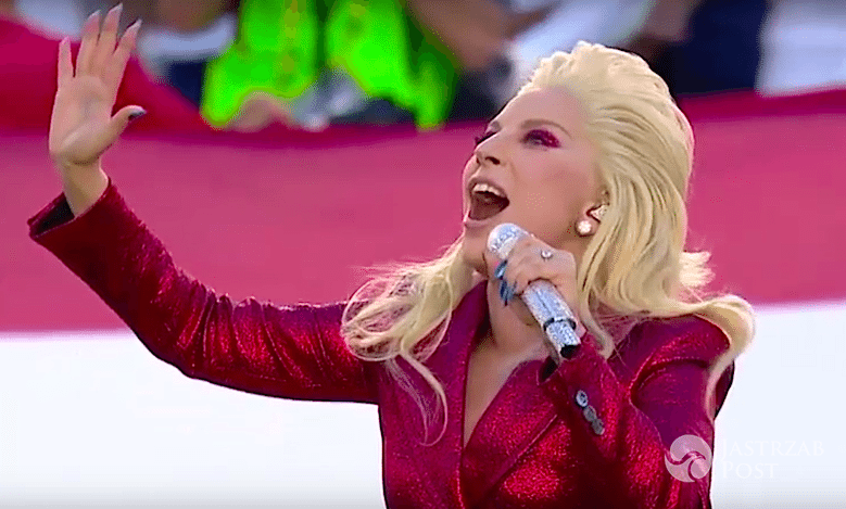 Lady Gaga na Super Bowl 2016 śpiewa hymn