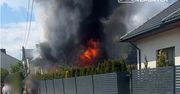 Ogromny pożar domu pod Warszawą. 10 zastępów straży pożarnej