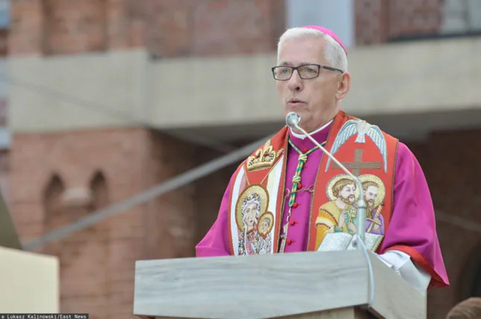 Metropolita katowicki abp Wiktor Skworc dziękował PKN Orlen za wykupienie prasy regionalnej