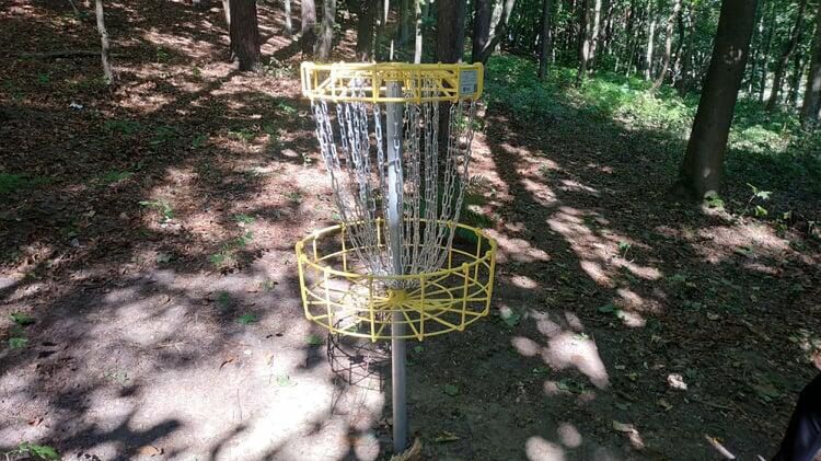 Pole do disc golfa w parku na Jaśkowej Dolinie jest gotowe na otwarcie