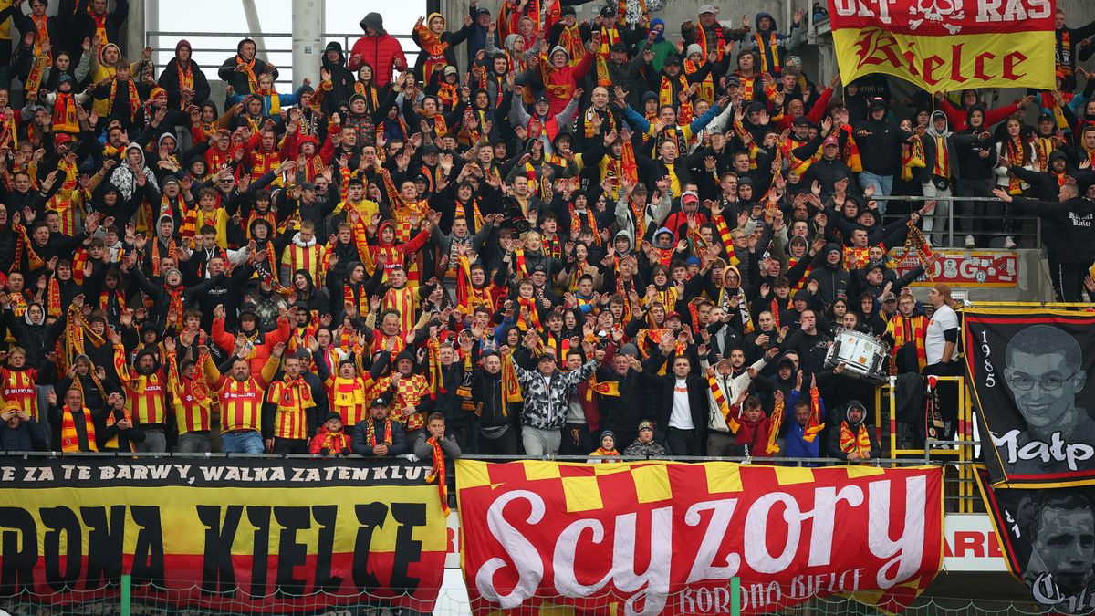 PAP / Łukasz Gągulski / Na zdjęciu: kibice Korony Kielce 