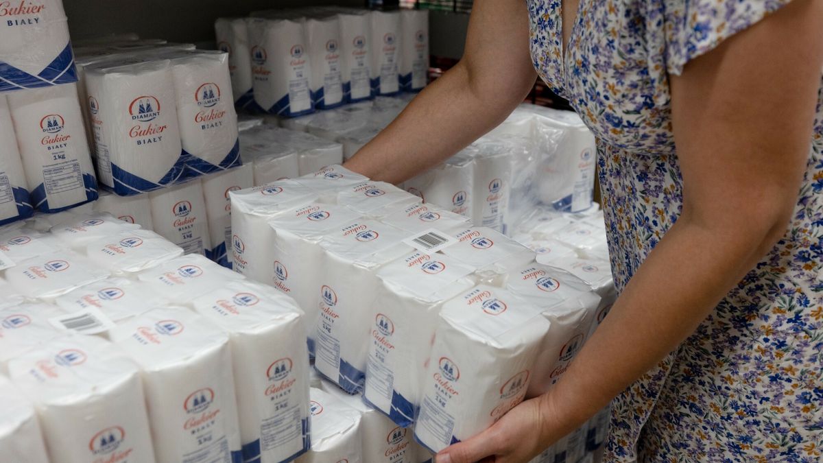 Braki i reglamentacja cukru
Fot. Karol Porwich/East News, Czestochowa, 23.07.2022. Ludzie masowo wykupuj? cukier, ktory znika do godziny po wystawieniu.
Karol Porwich