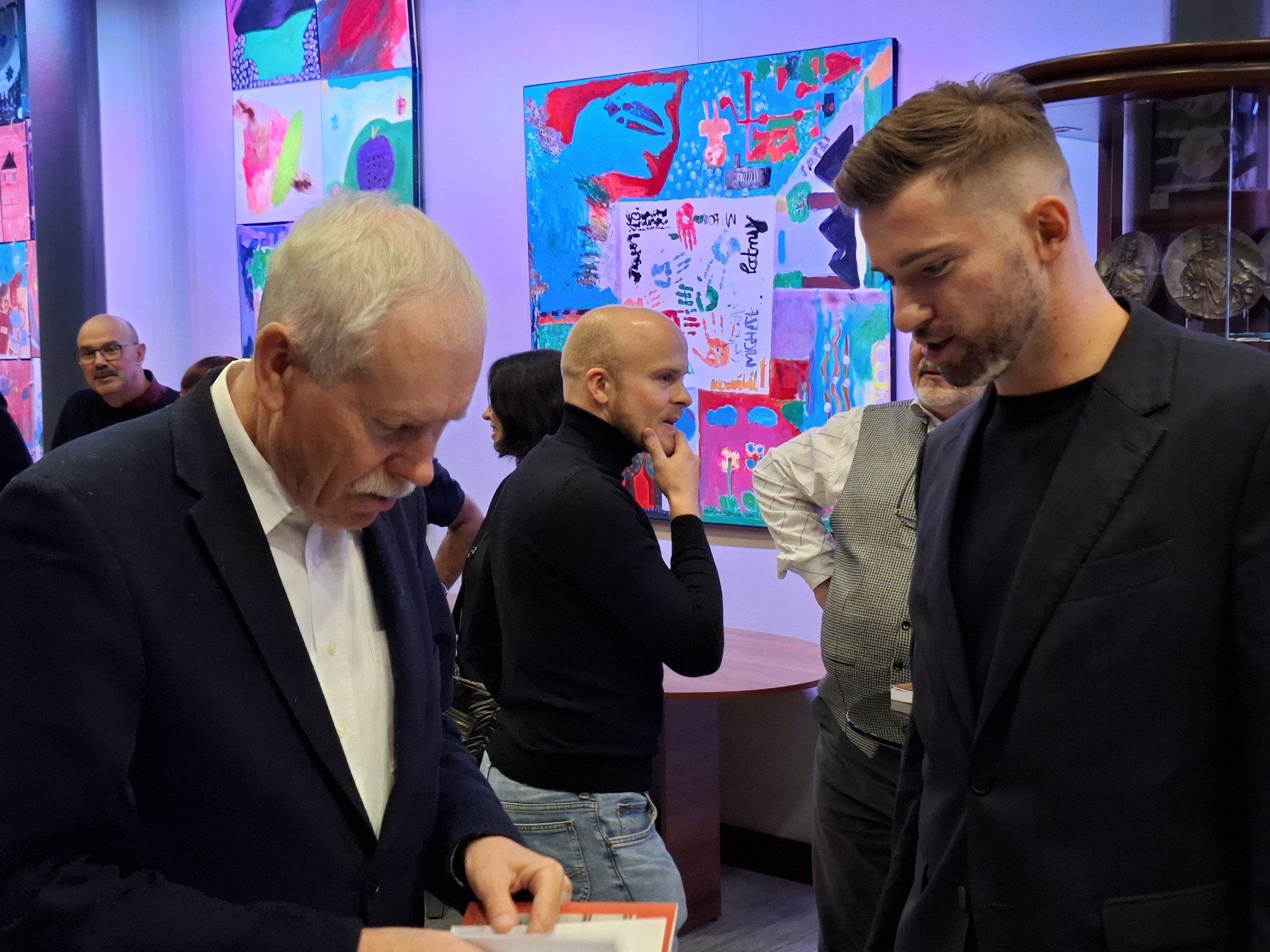 Częstochowa, niegdyś stolica województwa, dziś zmaga się z marginalizacją i brakiem spójnej strategii rozwoju. Dr Karol Wałachowski, ekonomista i badacz miast, wskazuje, co mogło pójść nie tak, dlaczego niektóre miasta poradziły sobie lepiej i jakie wnioski można wyciągnąć dla przyszłości miasta.