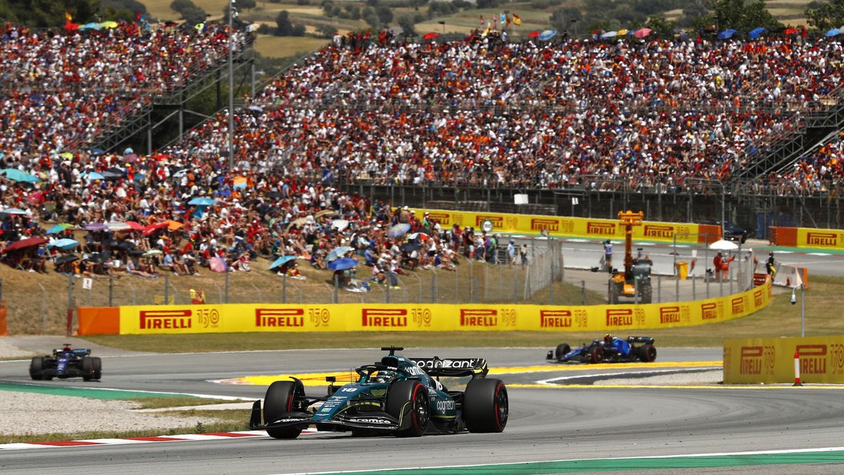 Zdjęcie okładkowe artykułu: Materiały prasowe / Pirelli Media / Na zdjęciu: tłumy kibiców podczas wyścigu F1