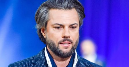 Olivier Janiak chwali się siwizną. Wygląda oszałamiająco