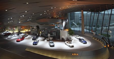 Coraz więcej osób odbiera swoje BMW osobiście w Monachium