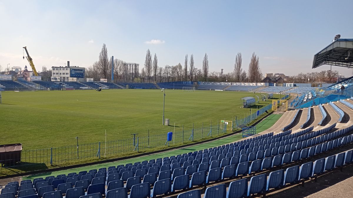 Stadion w Chorzowie przy Cichej 6 po wycięciu wież oświetleniowych