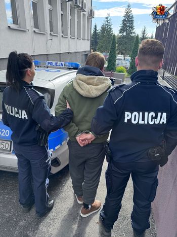 Błaszki: Agresywny mężczyzna wtargnął do szkoły i groził pracownikowi