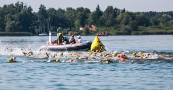 Poznań: Najstarszy maraton pływacki przyciągnął setki śmiałków