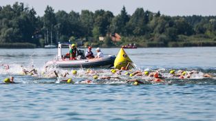 Poznań: Najstarszy maraton pływacki przyciągnął setki śmiałków