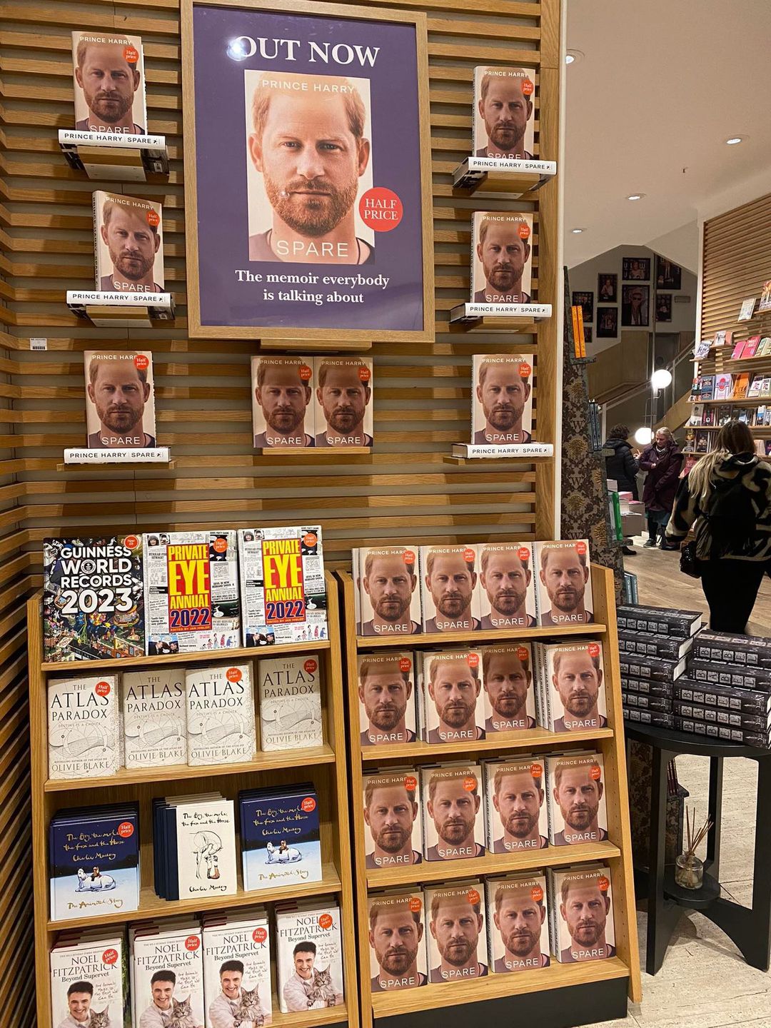 Ekspozycja książki Harry'ego w londyńskim sklepie Waterstones