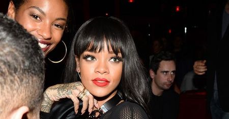 Gdzie jest stanik? Półnaga Rihanna na imprezie!
