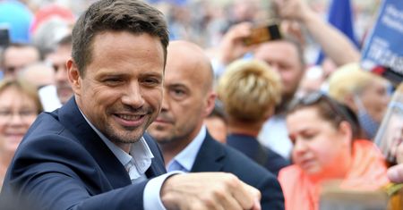 Wybory 2020. Rafał Trzaskowski pokazał program wyborczy, ale o raporcie z realizacji obietnic w Warszawie zapomniał. Zapowiedział go w WP