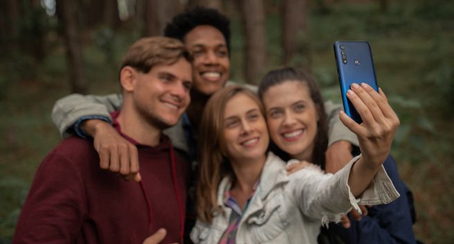 Motorola przedstawia smartfon Moto g8 Power Lite z ekranem 6,5 cala i potrójnym aparatem fotograficznym