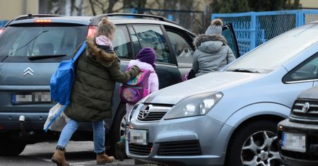 Fiskus żąda VAT. Fatalna wiadomość dla rodziców