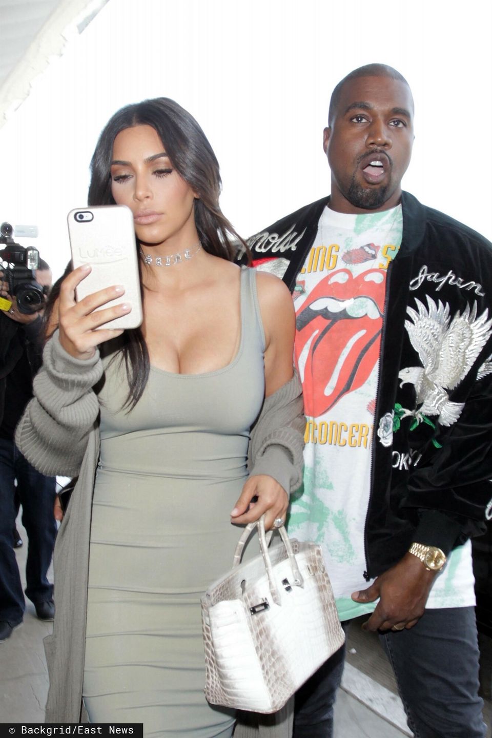 Kanye West publikuje nagłówek newsa, mówiący, że chłopak Kris Jenner ZDRADZIŁ JĄ w nocnym klubie