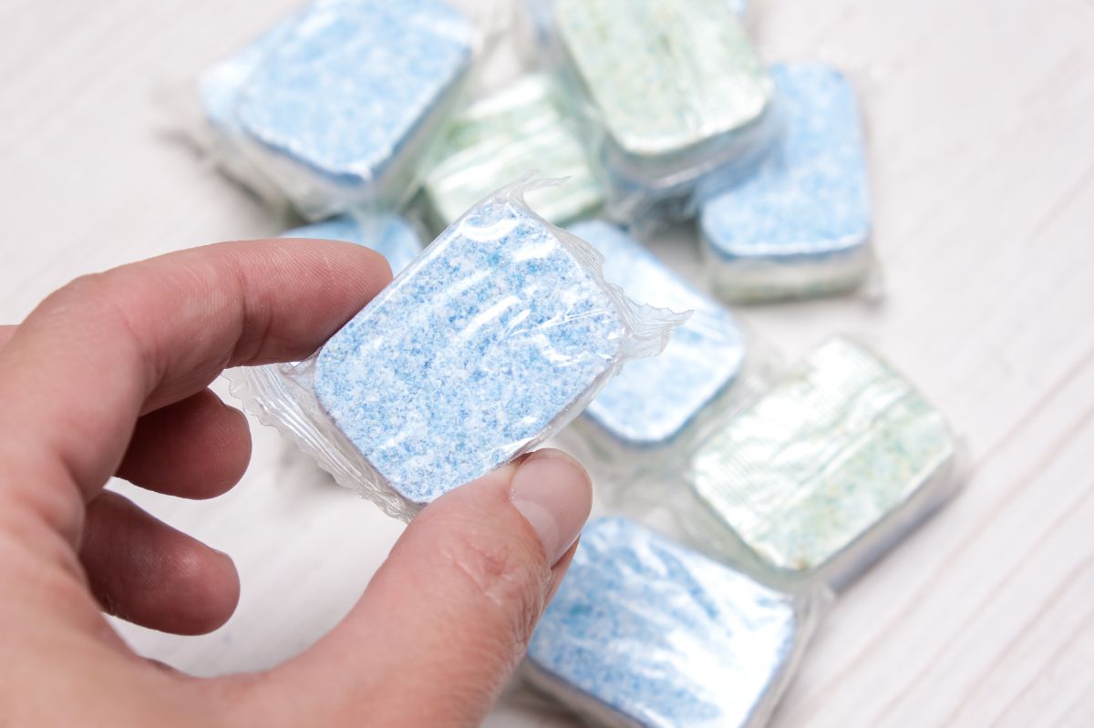 Using dishwasher tablets to maintain your washing machine's efficiency