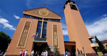 Sochaczew: miasto sprzedało działkę kościołowi bez przetargu. Mieszkańcy oburzeni
