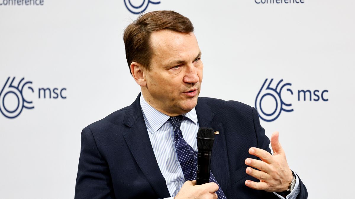 Polish Foreign Minister Radoslaw Sikorski attends a panel talk at the 60th Munich Security Conference (MSC), in Munich, Germany, 18 February 2024. More than 500 high-level international decision-makers meet at the 60th Munich Security Conference in Munich during their annual meeting from 16 to 18 February 2024 to discuss global security issues. EPA/ANNA SZILAGYI Dostawca: PAP/EPA.