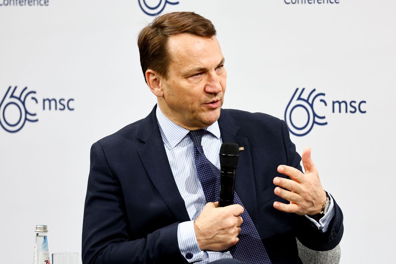 Amunicja dla Ukrainy. Sikorski: sytuacja dramatyczna