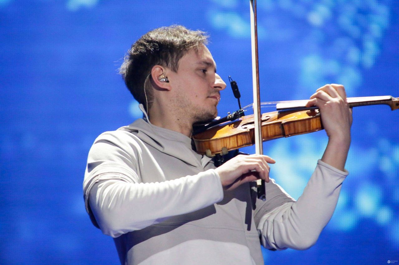 Mateusz Moś - brat Kasi na scenie Eurowizja 2017