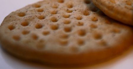 Ciasteczka z ziarnami z ciasta mrożonego