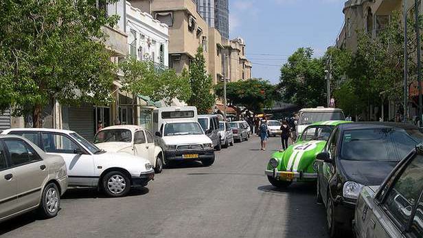 Samochód sam znajdzie wolne miejsce i zaparkuje bez udziału kierowcy 1