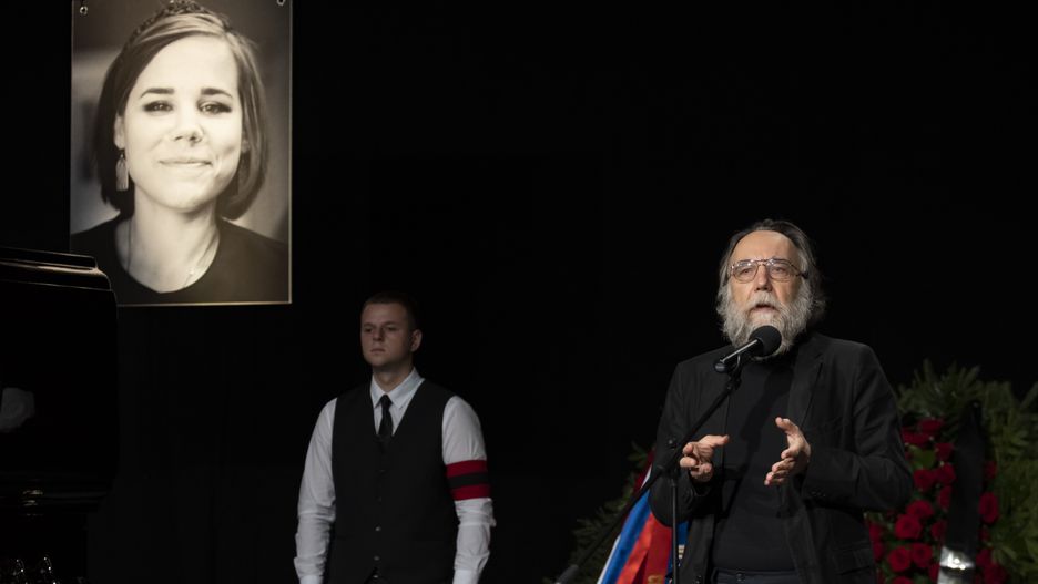 MOSCOW, RUSSIA - AUGUST 23: Russian sociologist and philosopher Aleksandr Dugin makes a speech as he attends a funeral ceremony on August 23, 2022 in Moscow, Russia for his daughter Darya Dugina, who was killed in a car explosion on the outskirts of Moscow late Saturday. Dugina, 29, was the daughter of Russian sociologist and philosopher Aleksandr Dugin, who heads the International Eurasian Movement, a political movement which opposes American values like liberalism and capitalism. (Photo by Evgenii Bugubaev/Anadolu Agency via Getty Images)