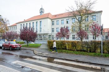 Bydgoszcz: Trwa kompleksowa termomodernizacja budynku Zespołu Szkół Chemicznych na Kapuściskach. Uczniowie mają lekcje w kilku lokalizacjach