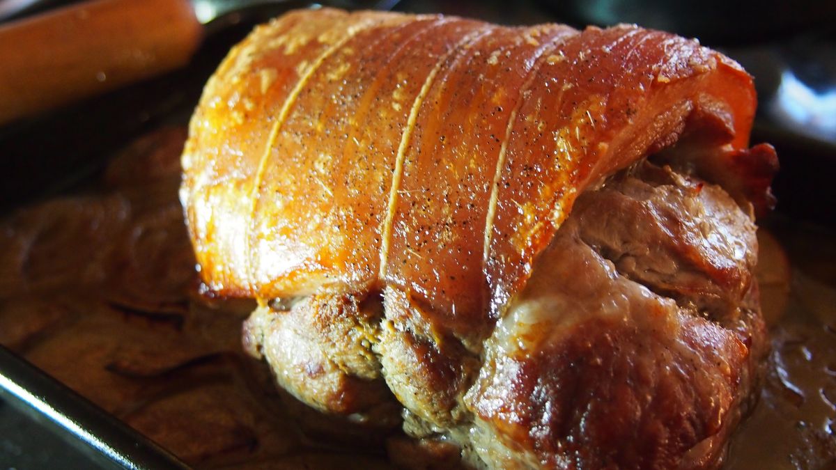 Pieczona peklowana łopatka wieprzowa (mięso i tłuszcz)