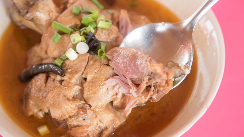 Noga wieprzowa gotowana na wolnym ogniu