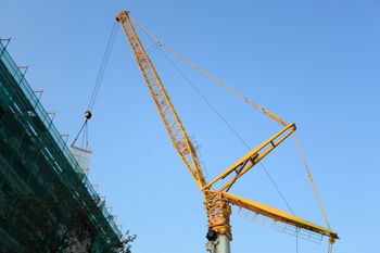 Nowym Sącz: Powstaje apartamentowiec przy ul. Gucwy. To nowoczesny budynek z garażem podziemnym. Prace są już zaawansowane