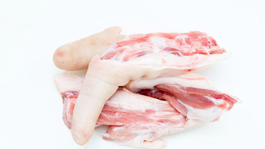 Surowy ogon wieprzowy