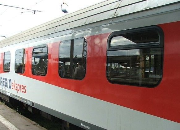 Nowoczesność na miarę polskiej kolei - w wagonie multimedialnym trzeba mieć własny prąd