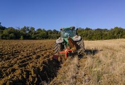 Traktor przejechał 14-latka. Wezwano śmigłowiec ratowniczy