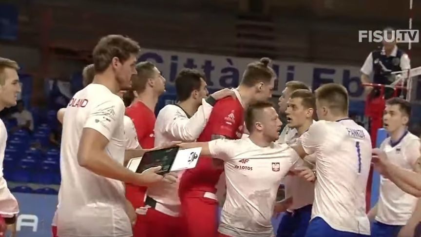 Zdjęcie okładkowe artykułu: YouTube / Volleyball World / Na zdjęciu: zamieszanie po meczu Polska - Rosja