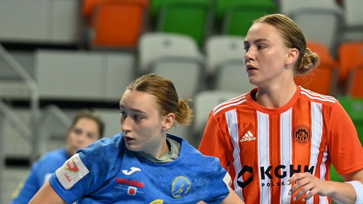Materiały prasowe / MKS Zagłębie Lubin / Na zdjęciu: Karolina Jureńczyk (po prawej)