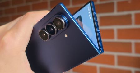 Ekran Galaxy Z Folda 7 poddany torturom. Samsung chwali się wynikami