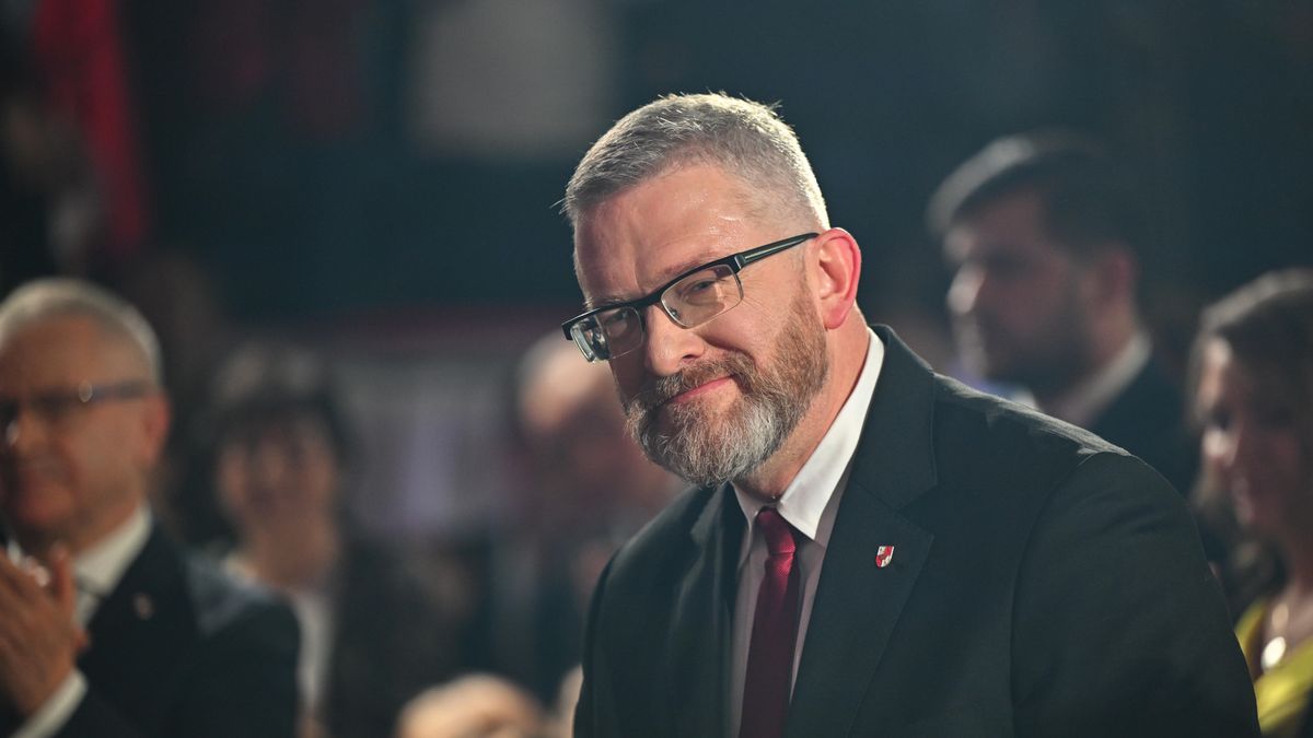 Grzegorz Braun
Krak�w, 12.04.2025. Wybory Prezydenta RP 2025 - kampania. Europose�, kandydat w wyborach prezydenckich Grzegorz Braun na konwencji wyborczej w Krakowie, 12 bm. (mr) PAP/Art Service
Art Service
kampania, kampania prezydencka 2025, kampania wyborcza, kandydat, krajowa, objazd kraju, otwarte, polityk, polityka, prezydencka, spotkanie, wizyta krajowa, wizyta polityk, wybory prezydenckie, wybory prezydenckie 2025, Konfederacji Korony Polskiej