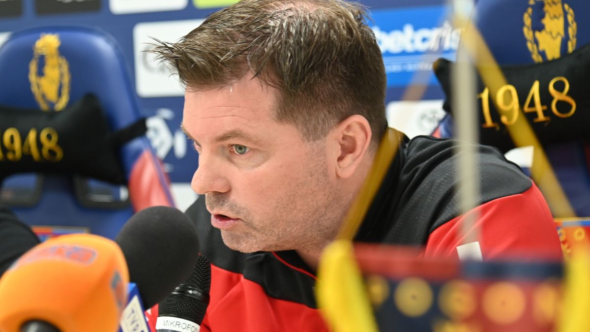 PAP / Marcin Bielecki / Jens Gustafsson na konferencji prasowej