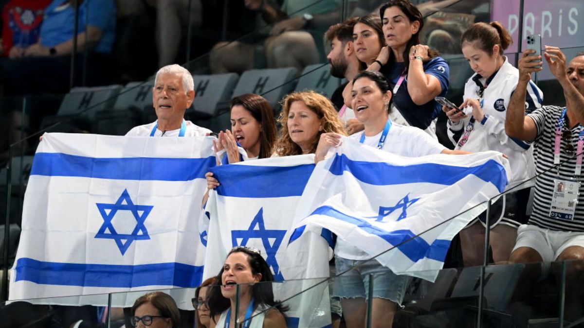 Getty Images / Stephen McCarthy / izraelscy kibice podczas zmagań w gimnastyce artystycznej na igrzyskach olimpijskich w Paryżu