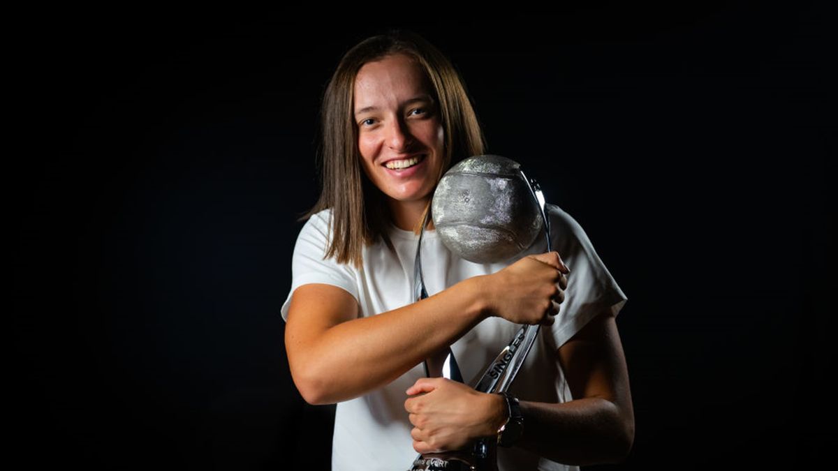 Getty Images / Robert Prange / Na zdjęciu: Iga Świątek z Trofeum Chris Evert