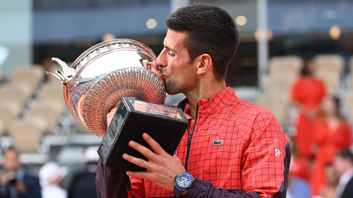 PAP/EPA / Caroline Blumberg / Na zdjęciu: Novak Djoković, mistrz Roland Garros 2023