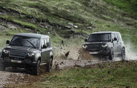 Nowy Land Rover Defender bohaterem filmu "No Time To Die"