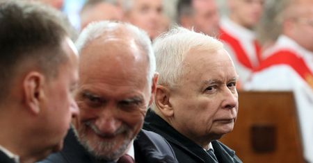 PiS z dystansem do Macierewicza. Posłowie udają, że go bronią